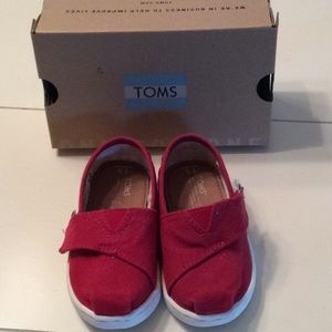 Toms Toddler Classic Red Canvas Shoe, 5T